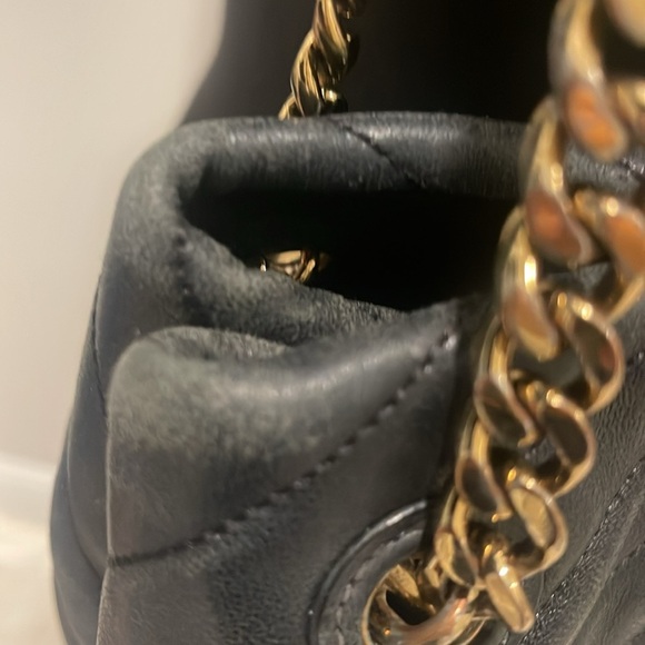 Tory Burch Kira Chevron Tote Bag in Black Quilted Lambskin - Picture 6 of 16